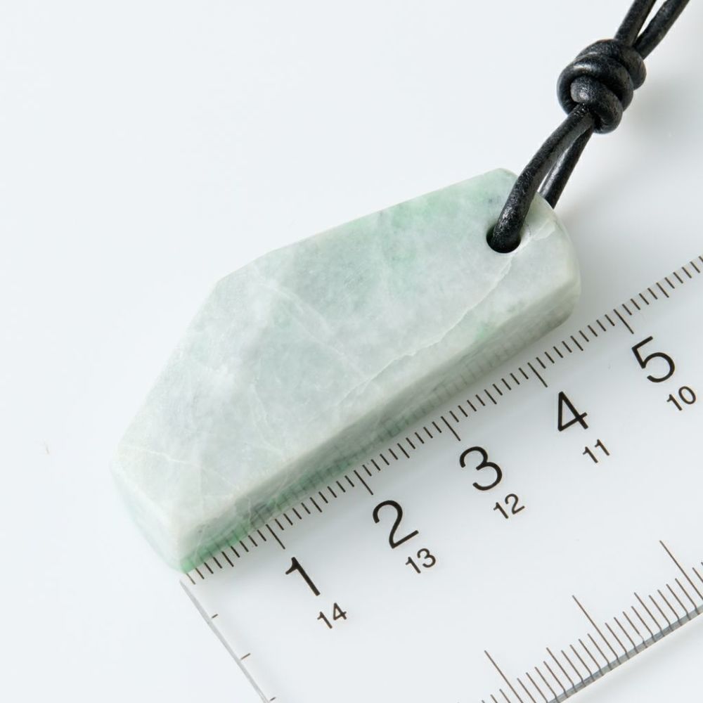 翡翠ペンダント