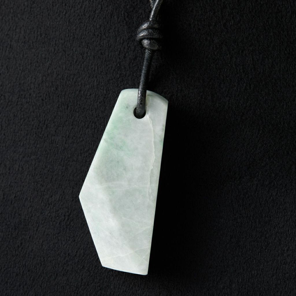 翡翠ペンダント