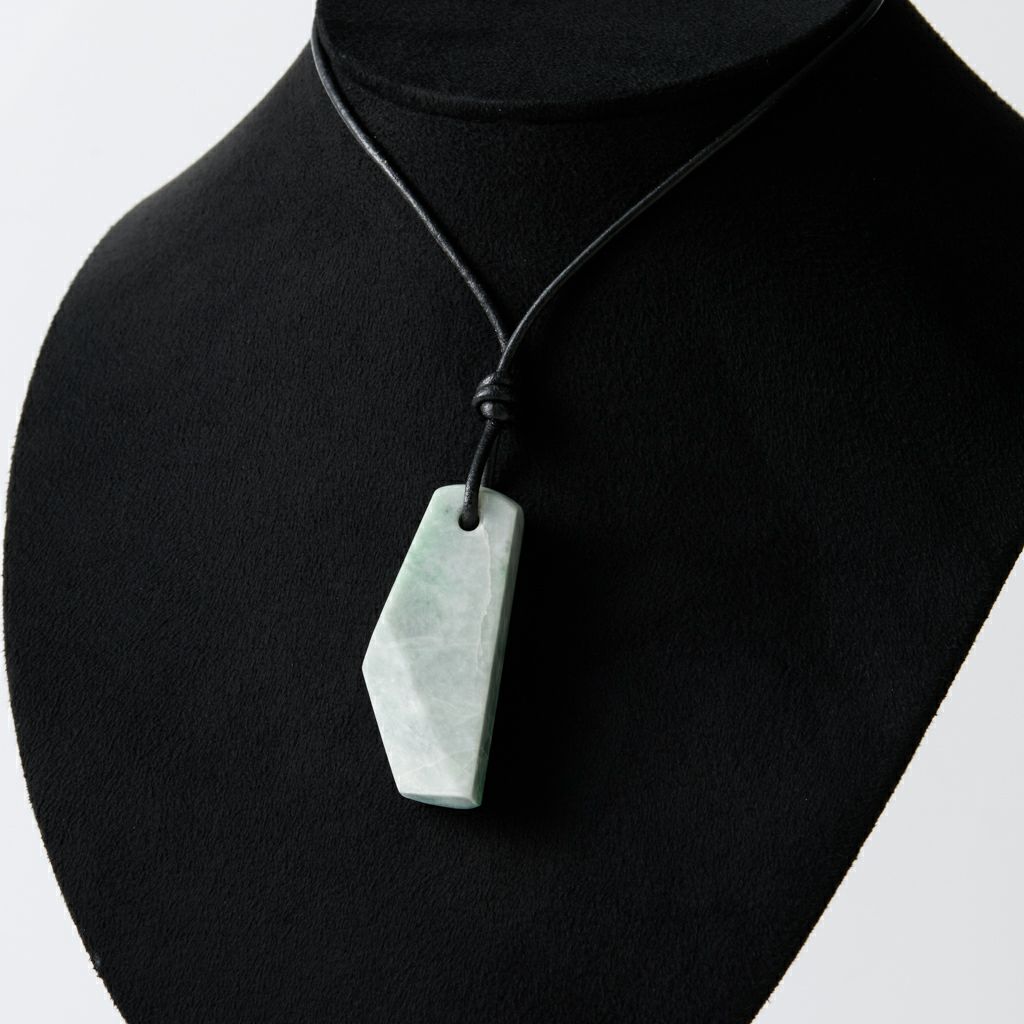 翡翠ペンダント