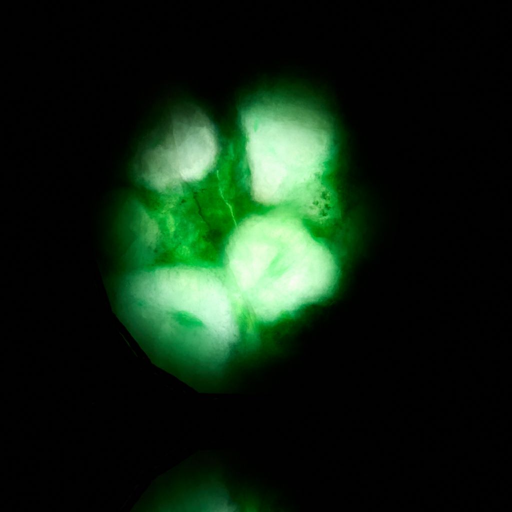 翡翠ペンダント