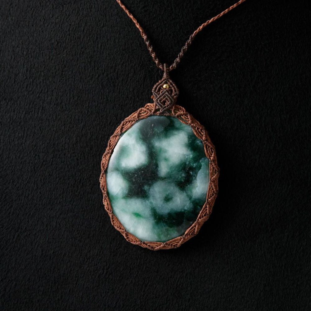 翡翠ペンダント