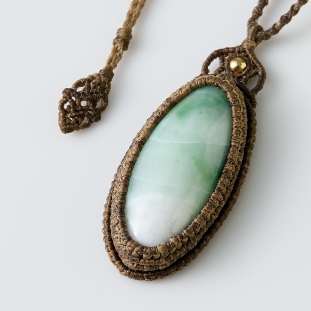 翡翠ペンダント