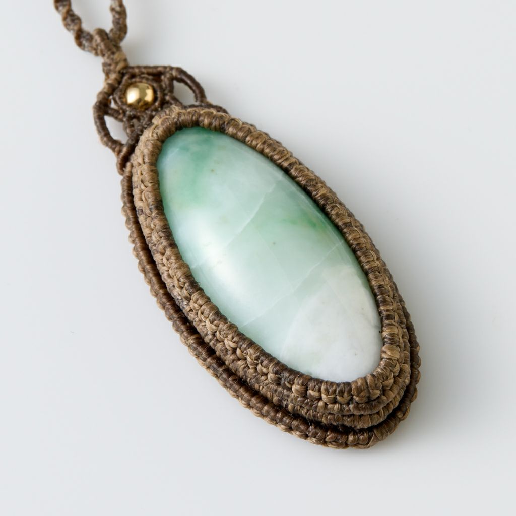 翡翠ペンダント