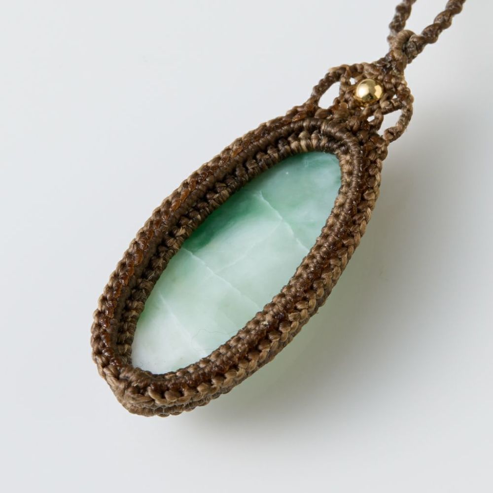 翡翠ペンダント