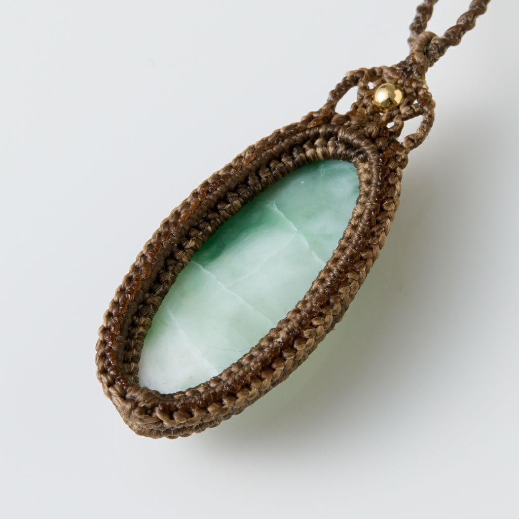 翡翠ペンダント