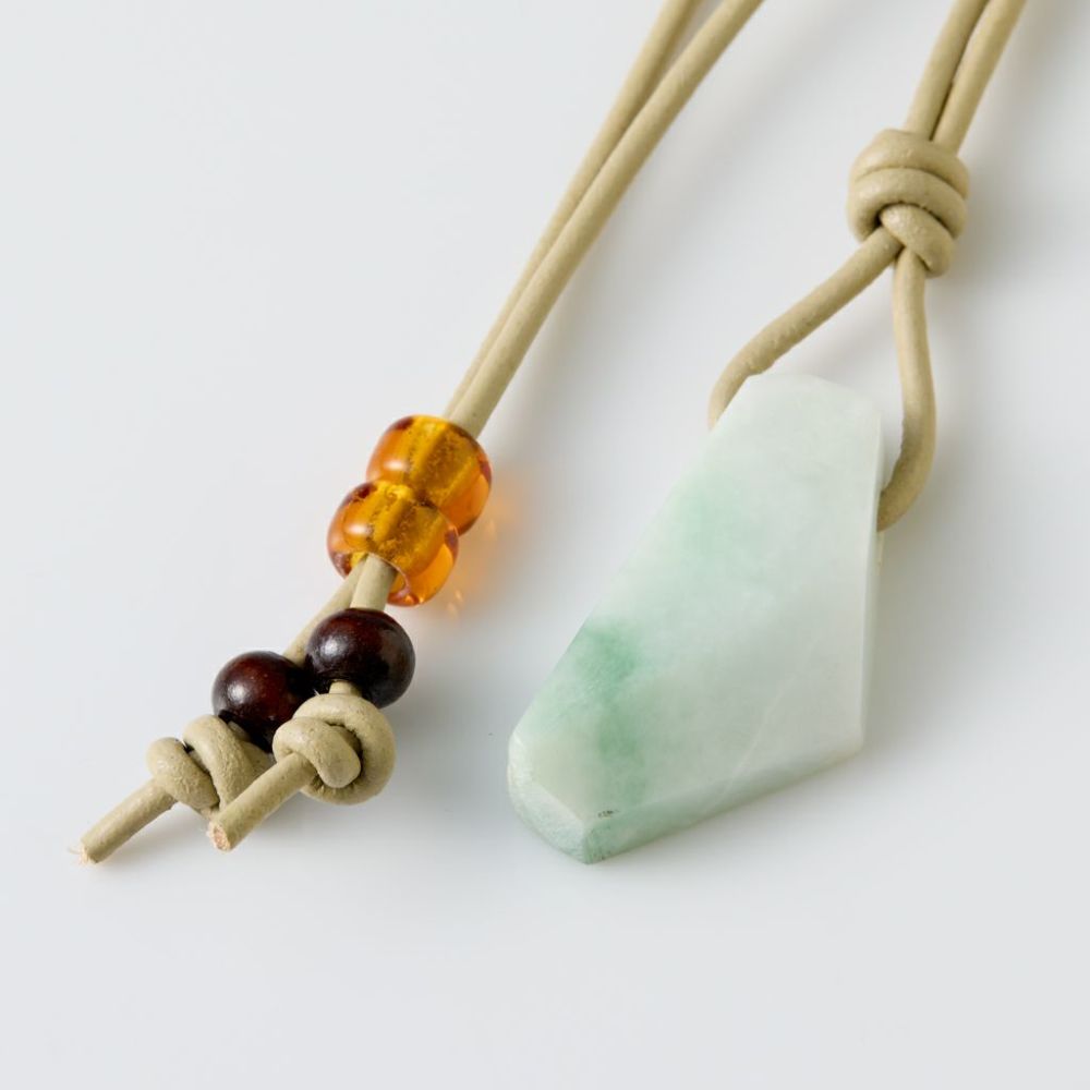 翡翠ペンダント