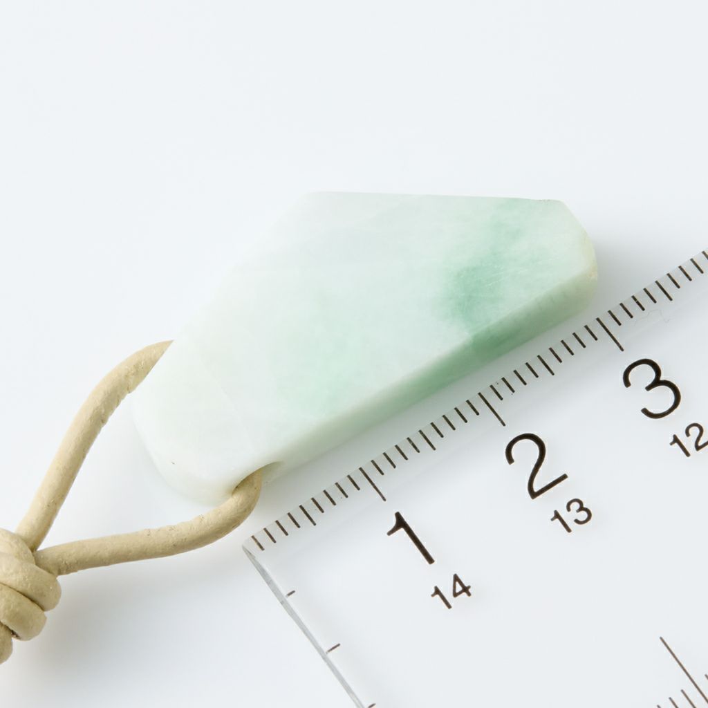 翡翠ペンダント