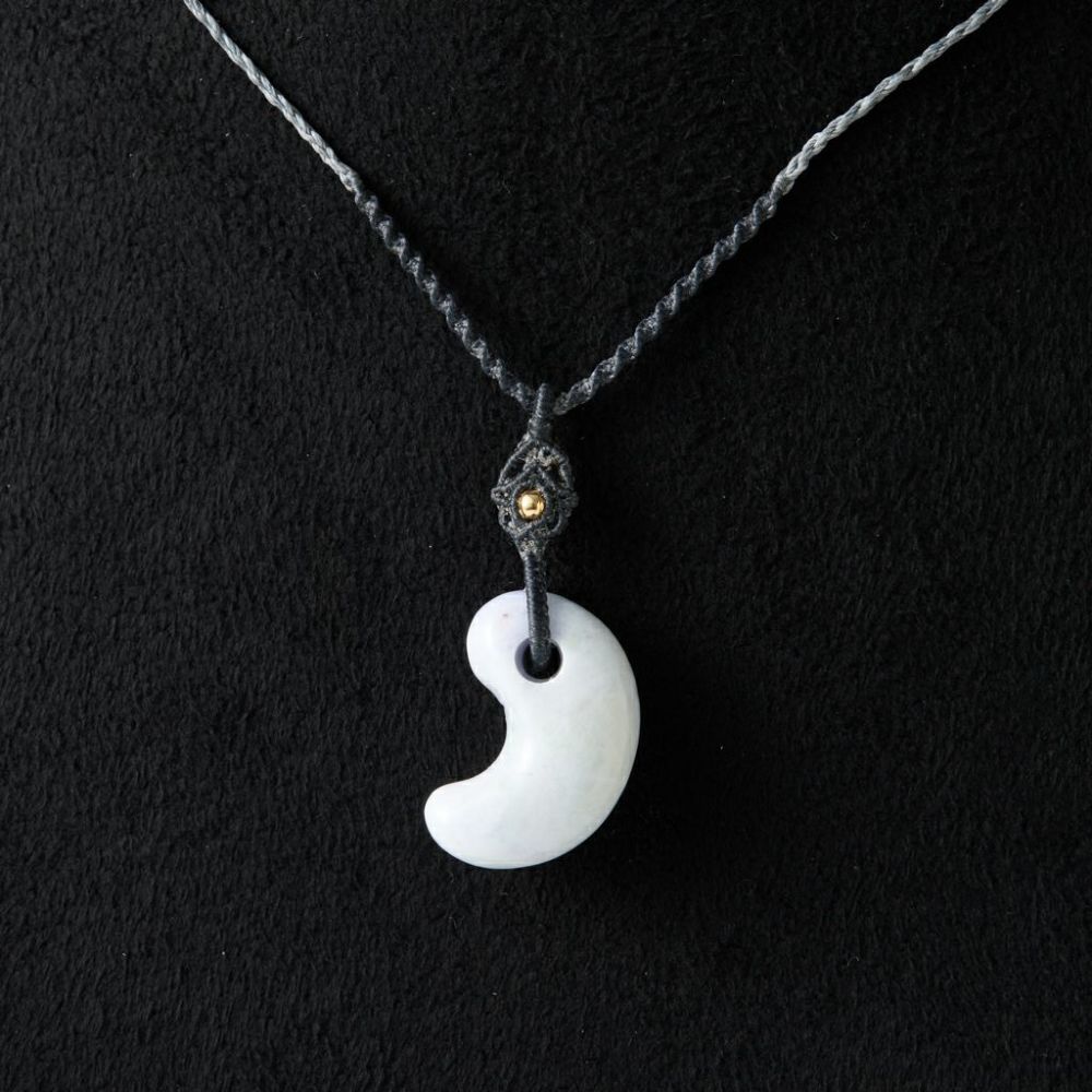 翡翠ペンダント