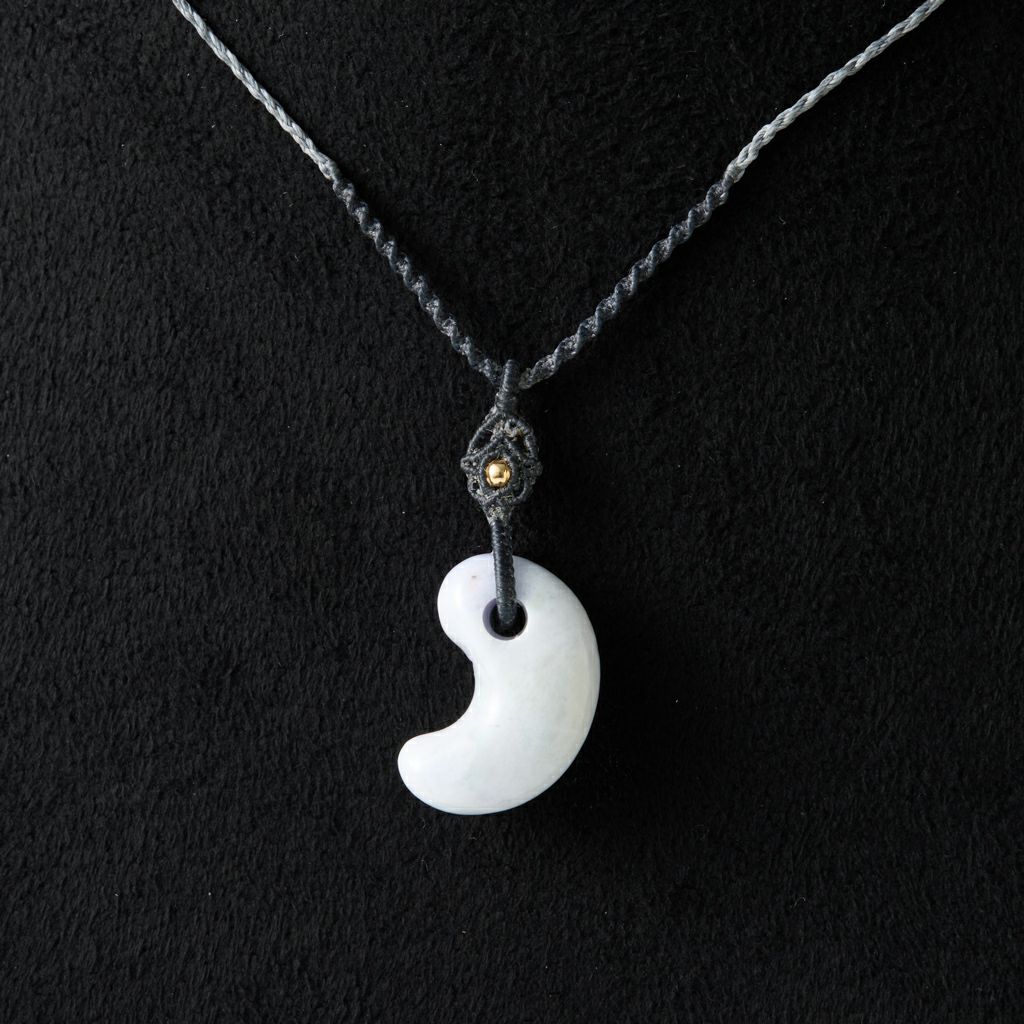 翡翠ペンダント