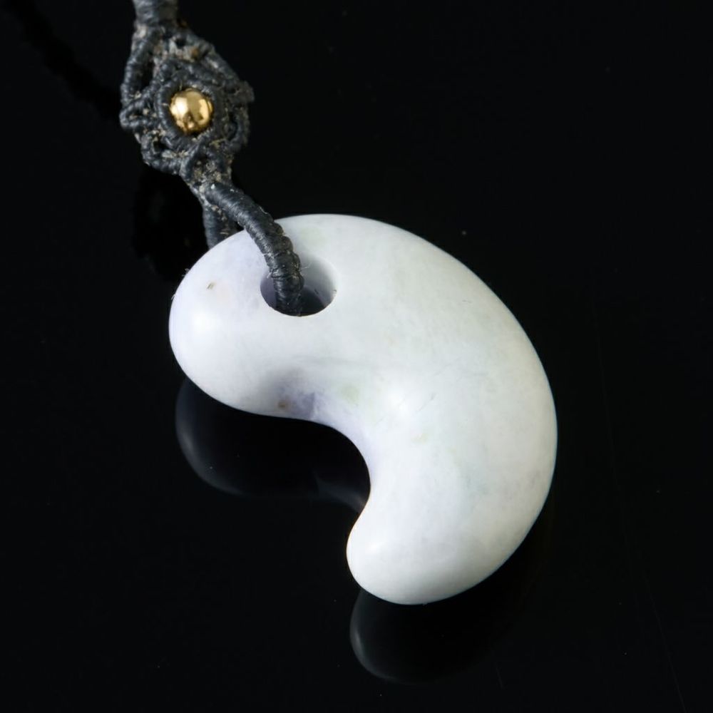 翡翠ペンダント