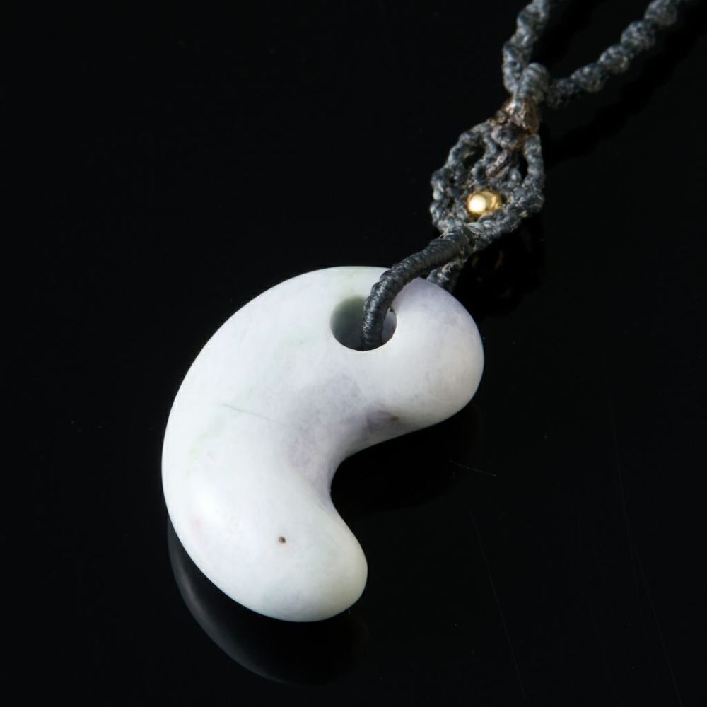 翡翠ペンダント