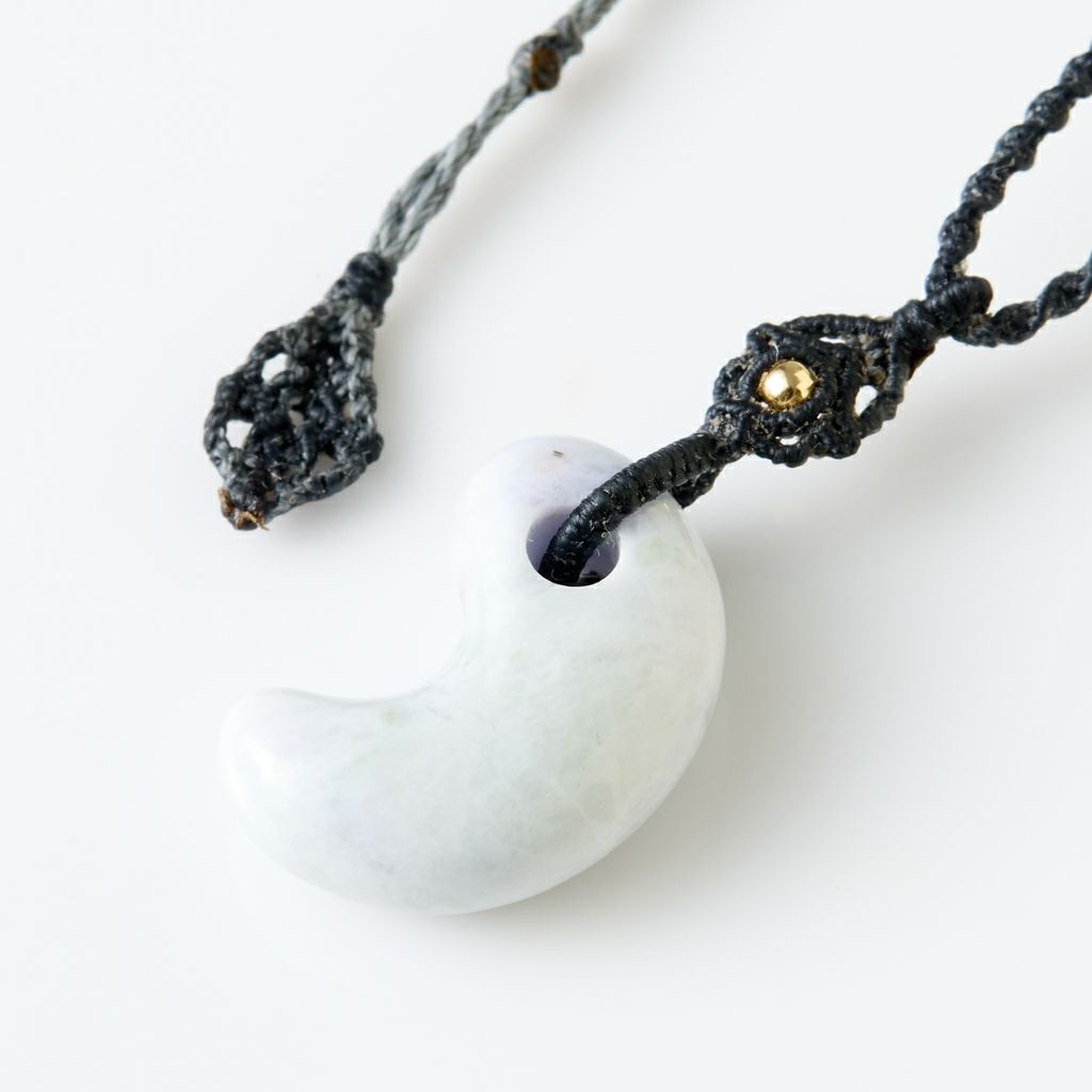 翡翠ペンダント