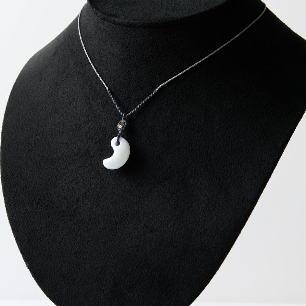 翡翠ペンダント