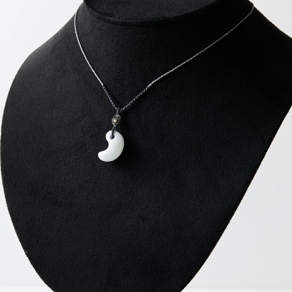 翡翠ペンダント