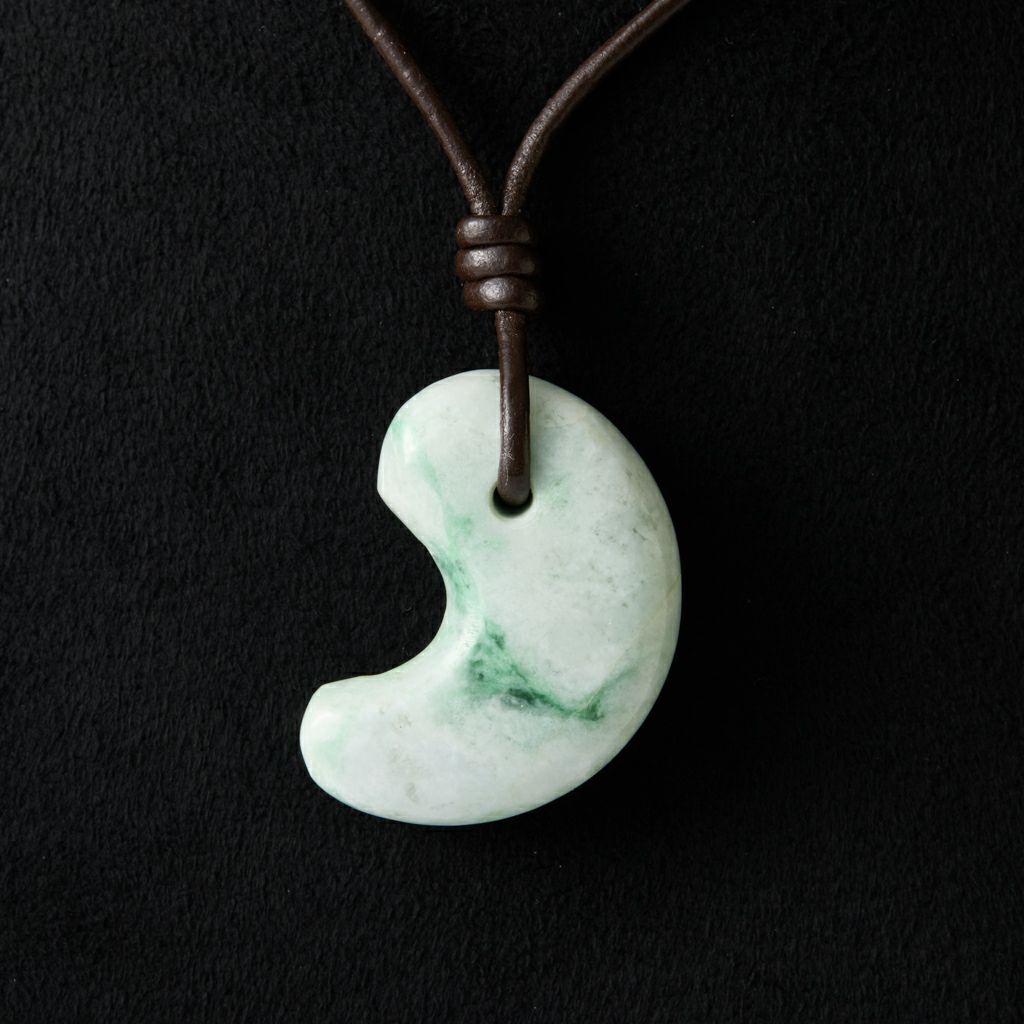 翡翠ペンダント