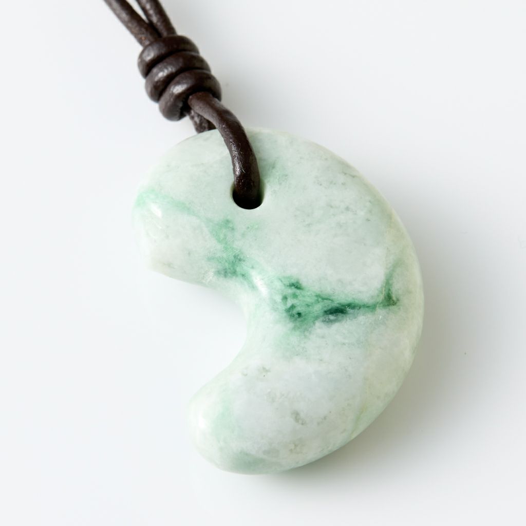 翡翠ペンダント