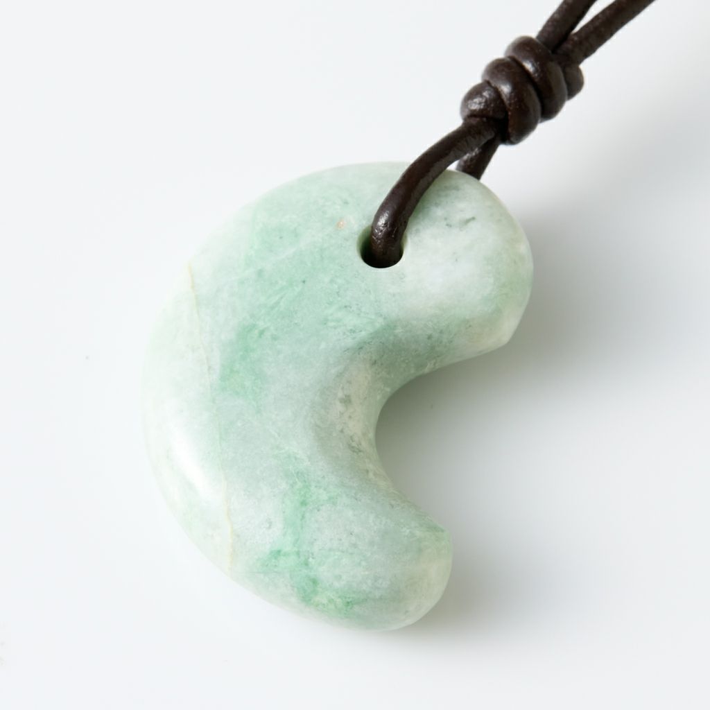 翡翠ペンダント