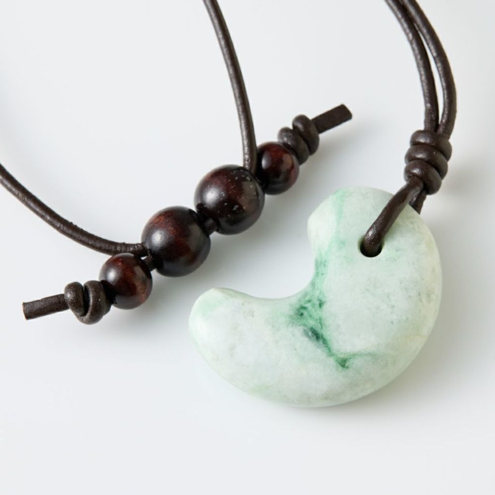 翡翠ペンダント