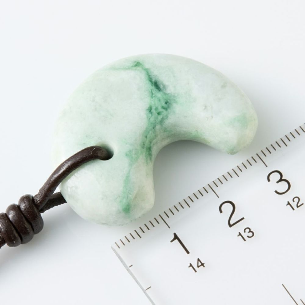 翡翠ペンダント