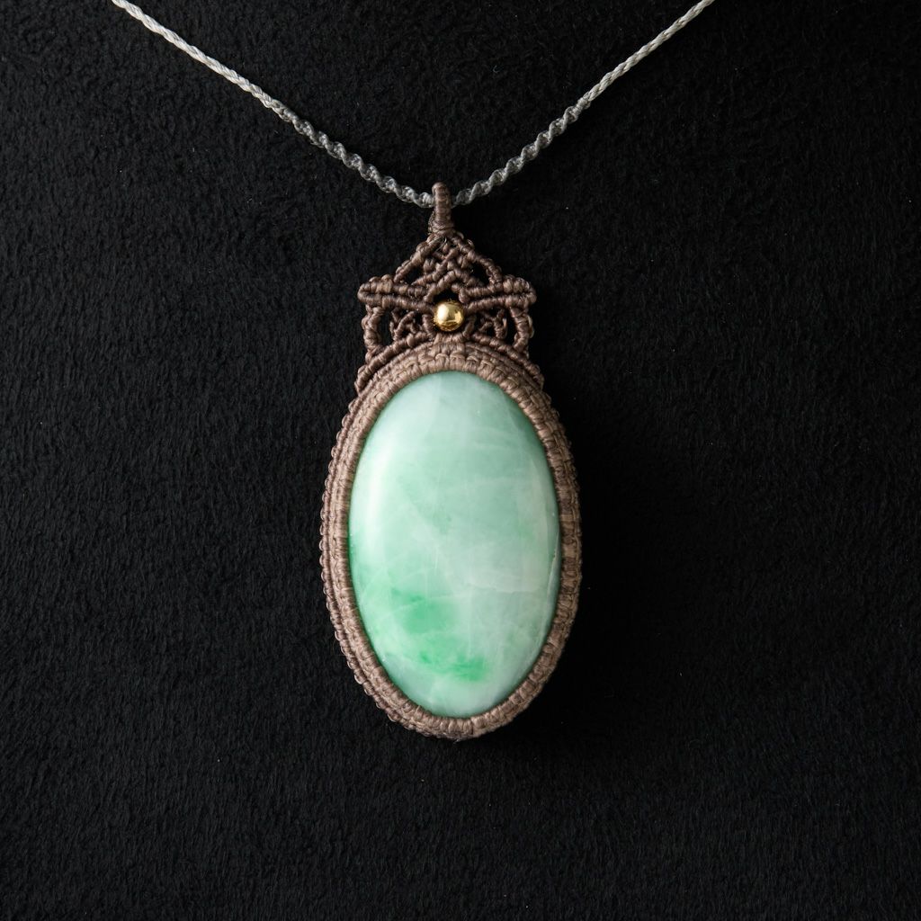 翡翠ペンダント