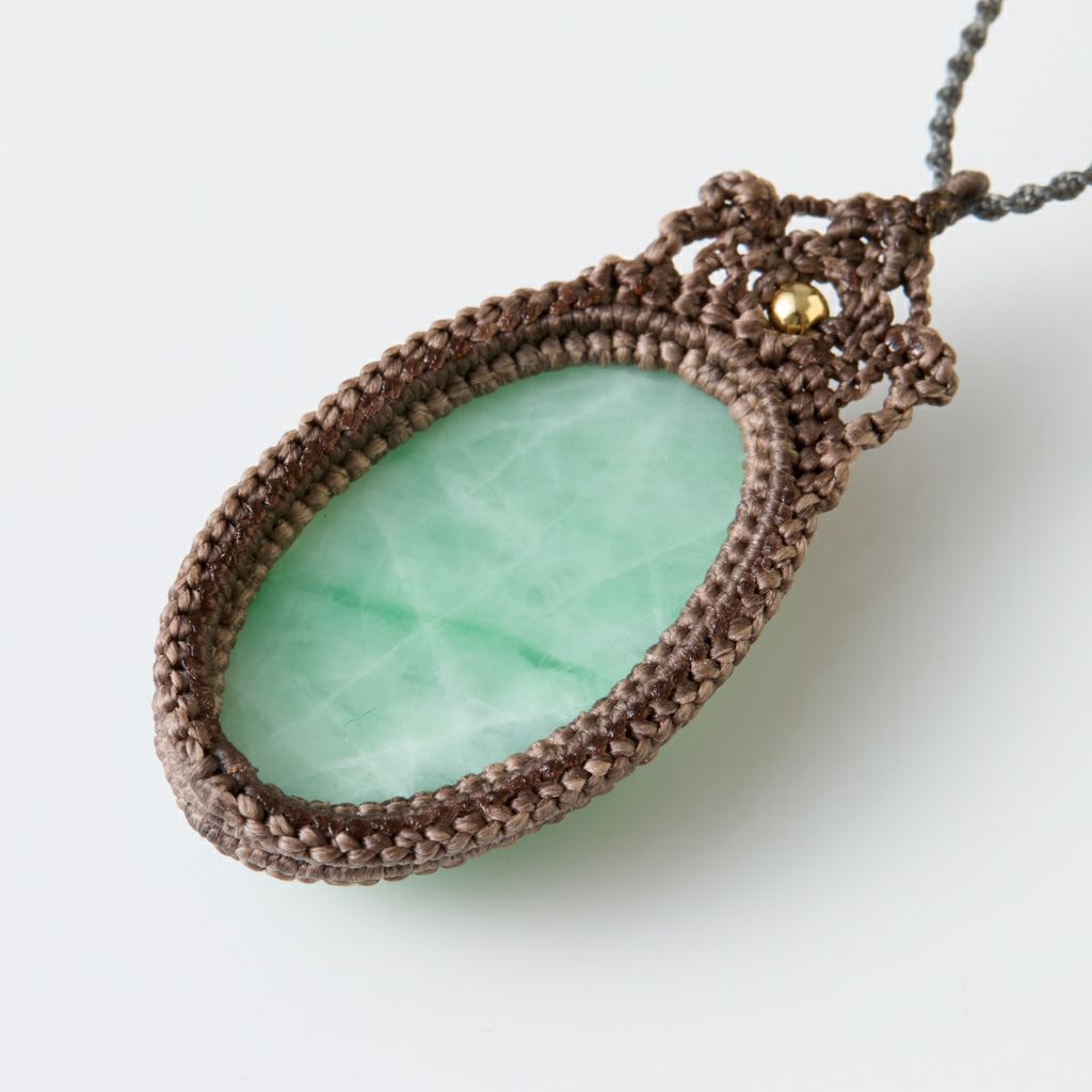 翡翠ペンダント