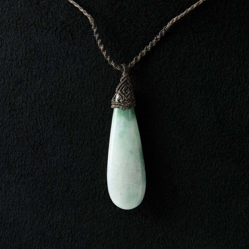翡翠ペンダント