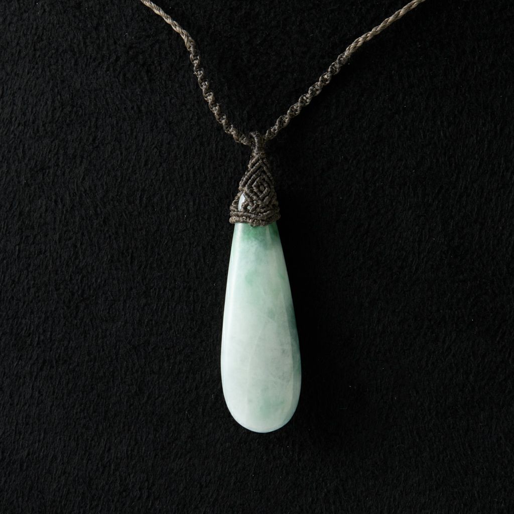 翡翠ペンダント