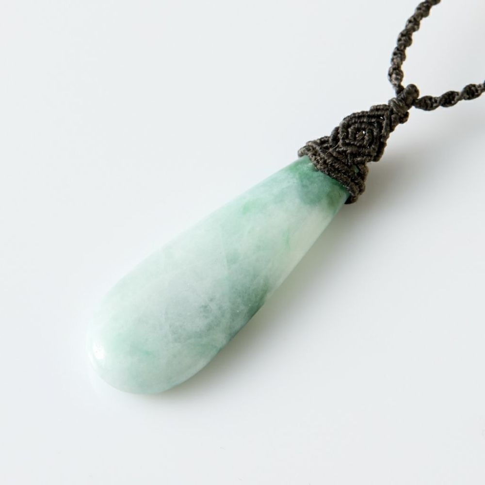 翡翠ペンダント