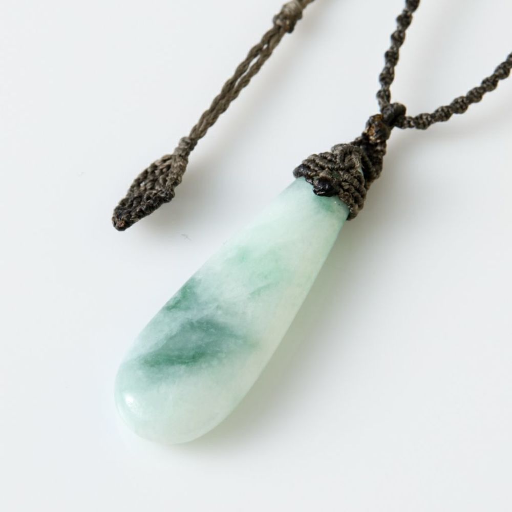 翡翠ペンダント