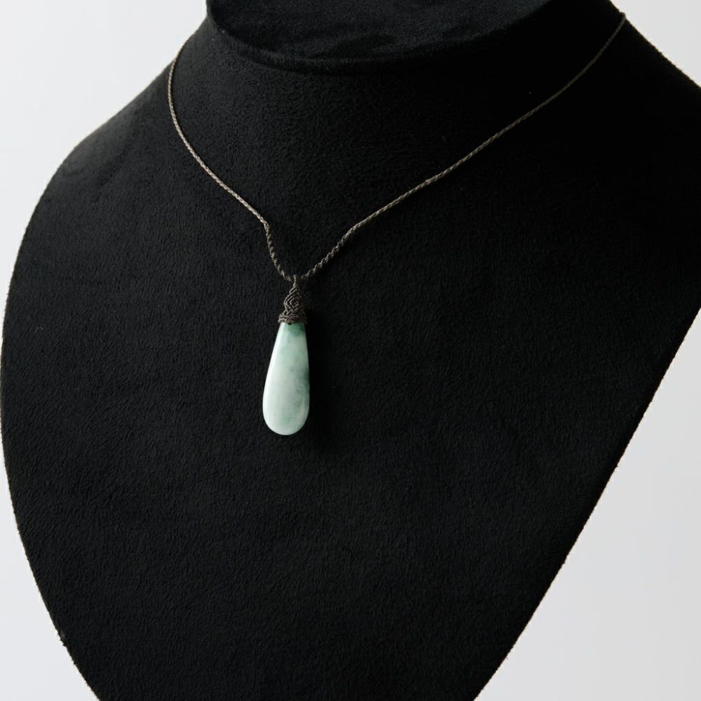 翡翠ペンダント