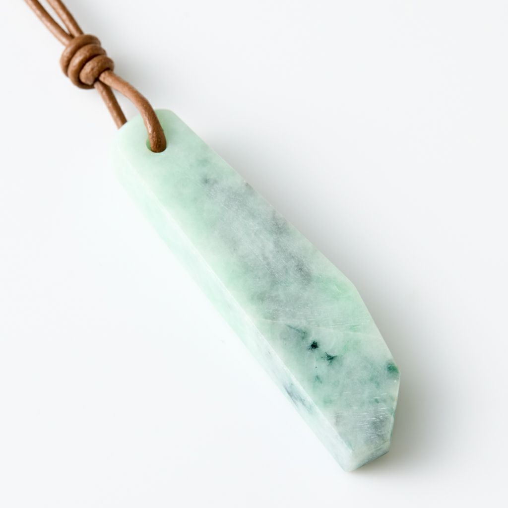 翡翠ペンダント