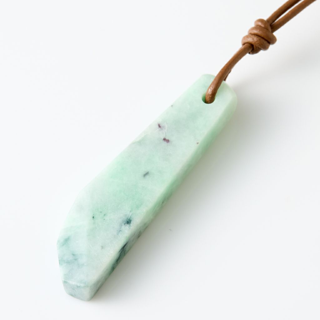 翡翠ペンダント