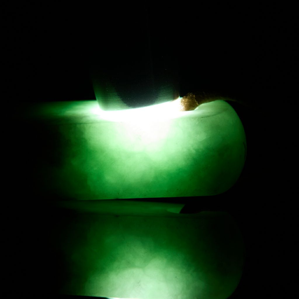 翡翠ペンダント