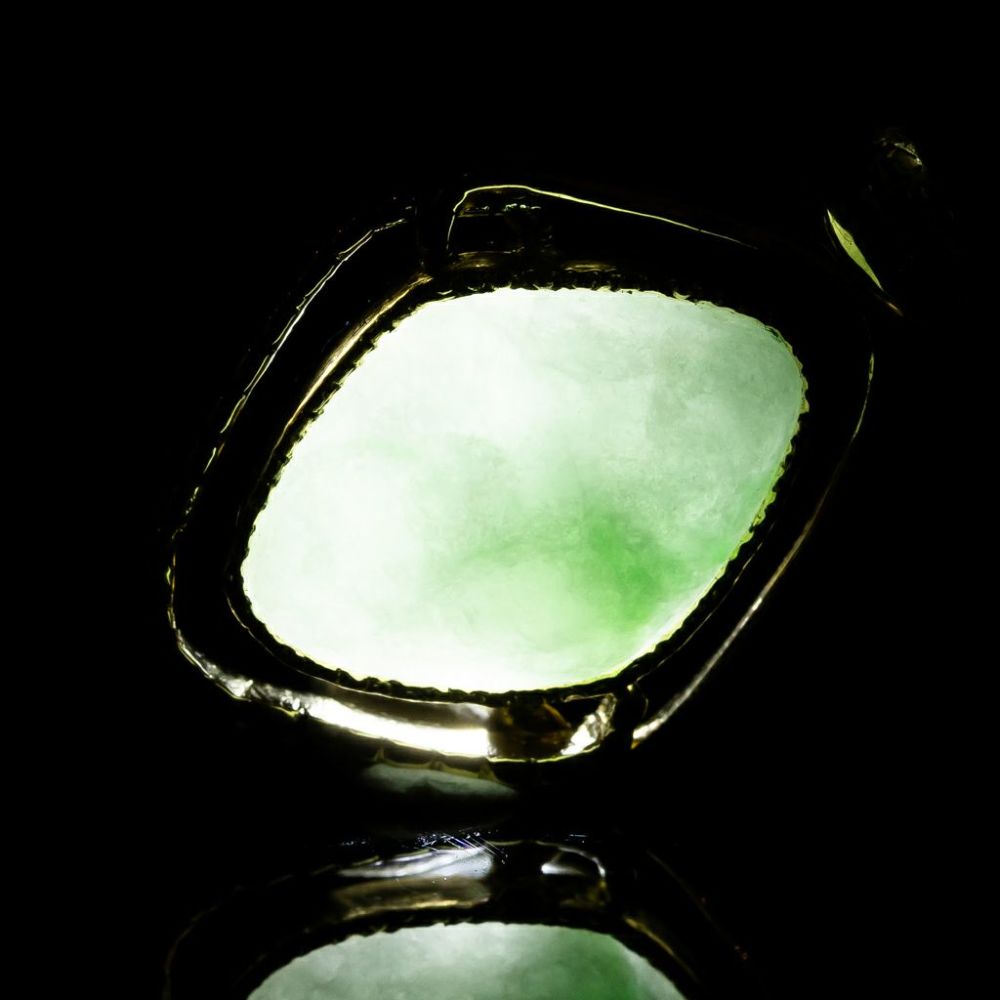 翡翠ペンダント