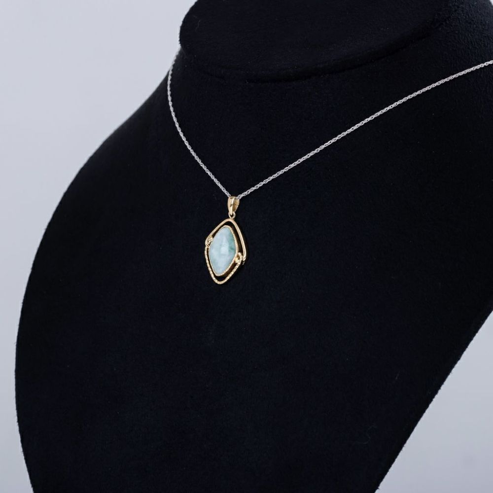 翡翠ペンダント