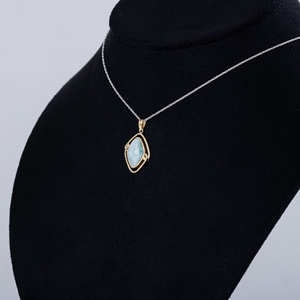 翡翠ペンダント