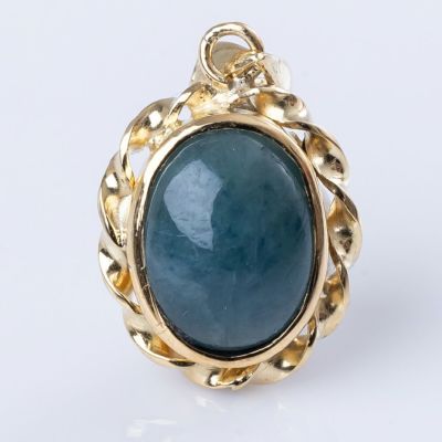 翡翠ペンダント