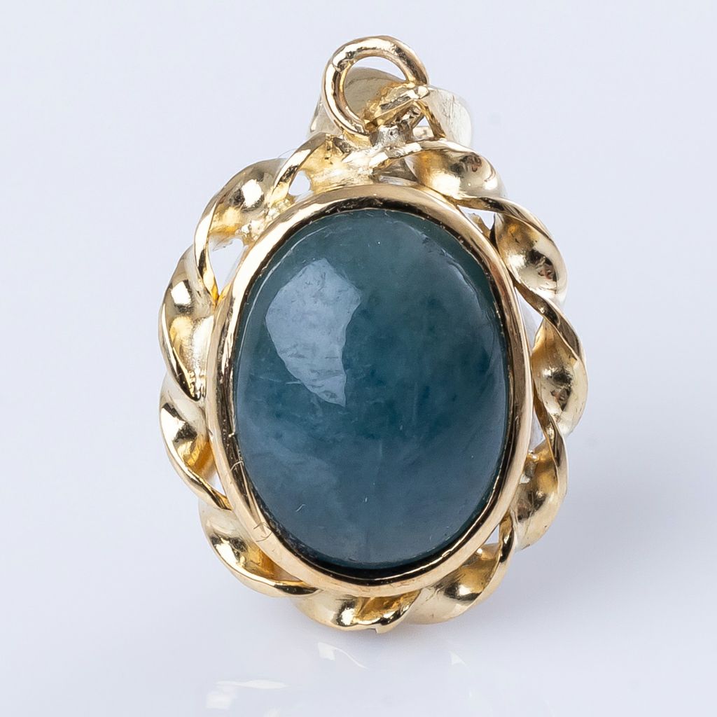 翡翠ペンダント