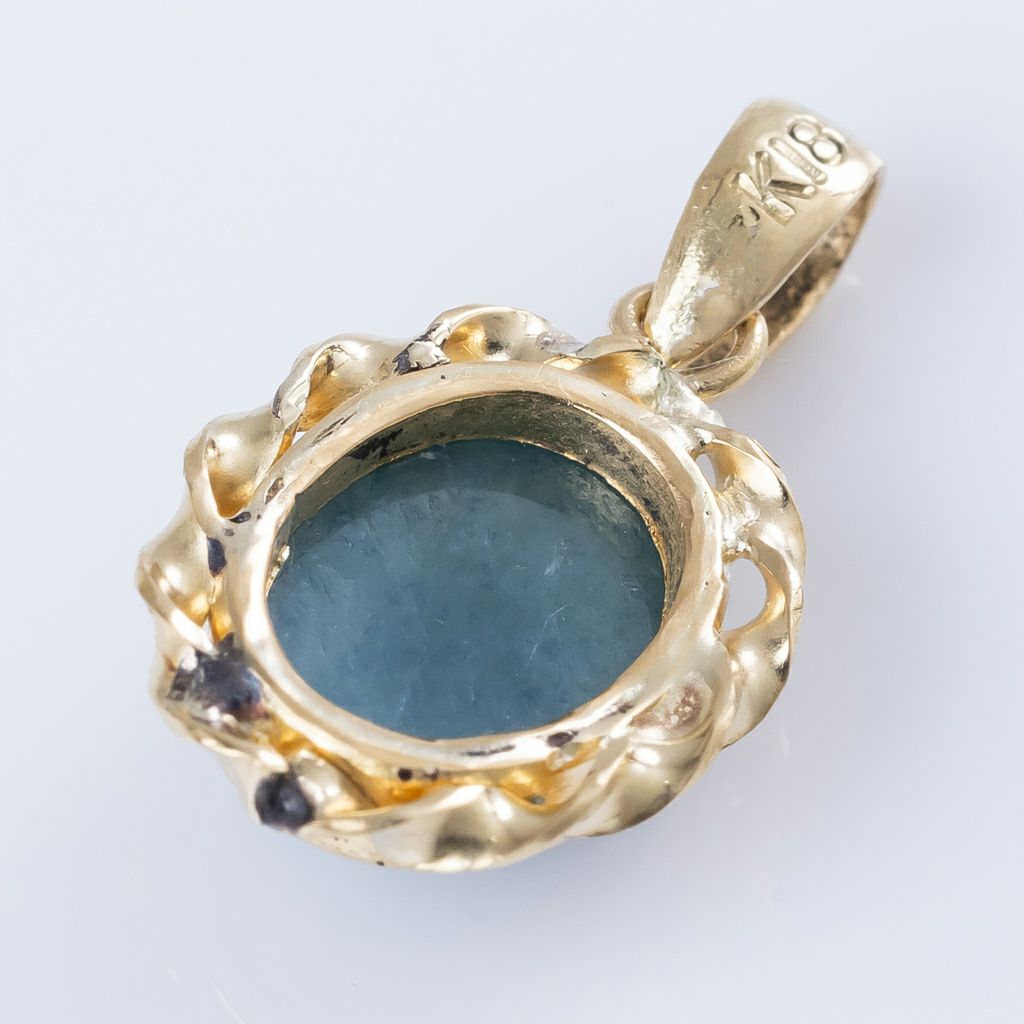 翡翠ペンダント