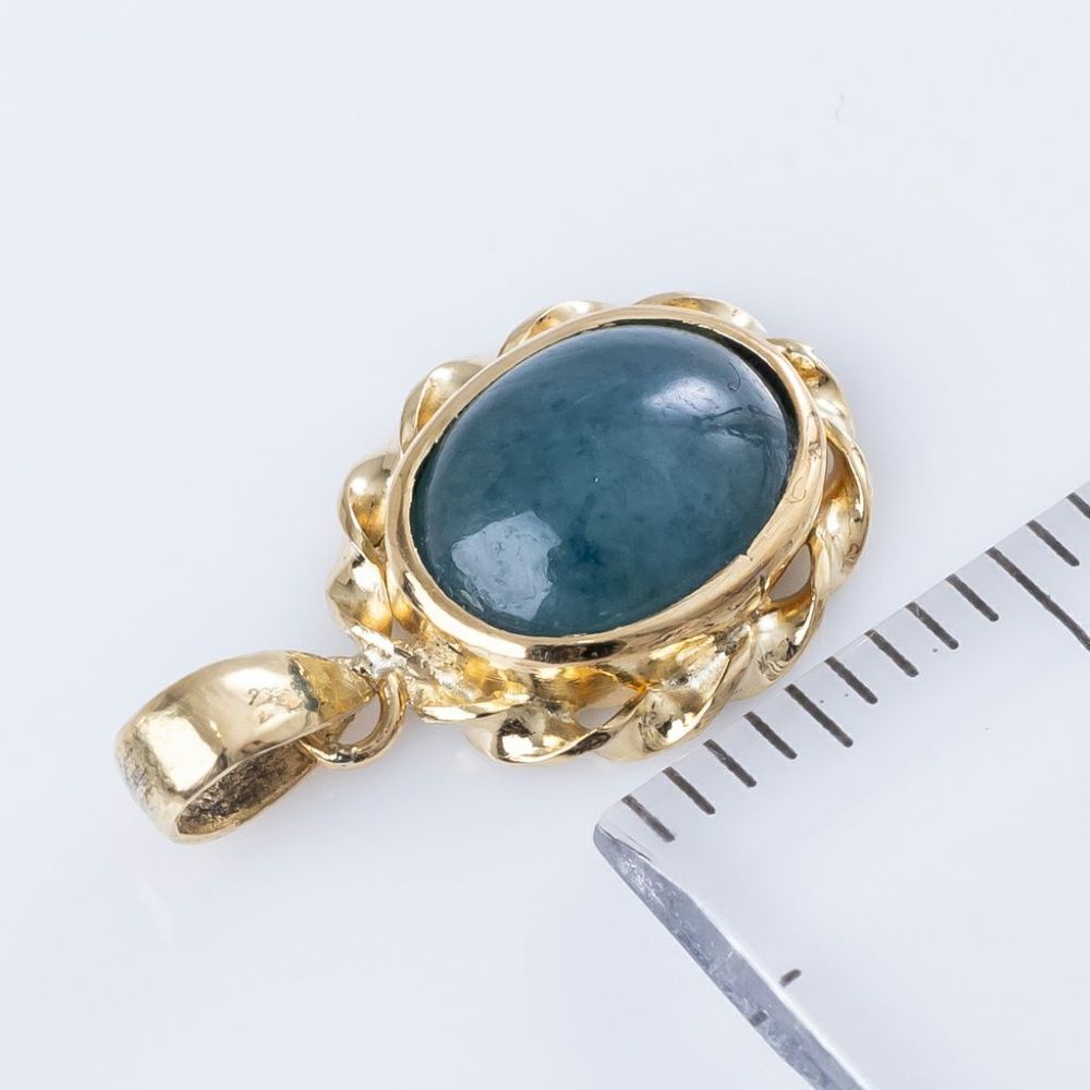 翡翠ペンダント