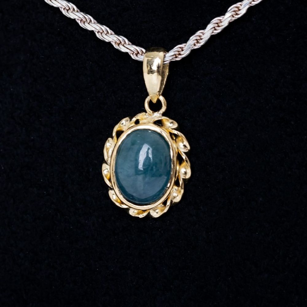 翡翠ペンダント