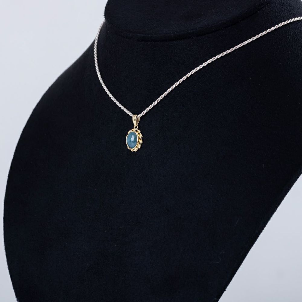 翡翠ペンダント