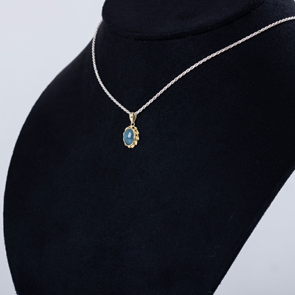 翡翠ペンダント