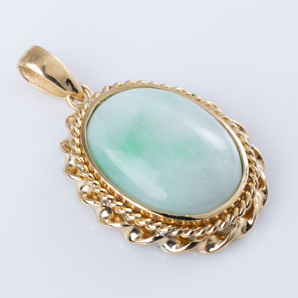 翡翠ペンダント