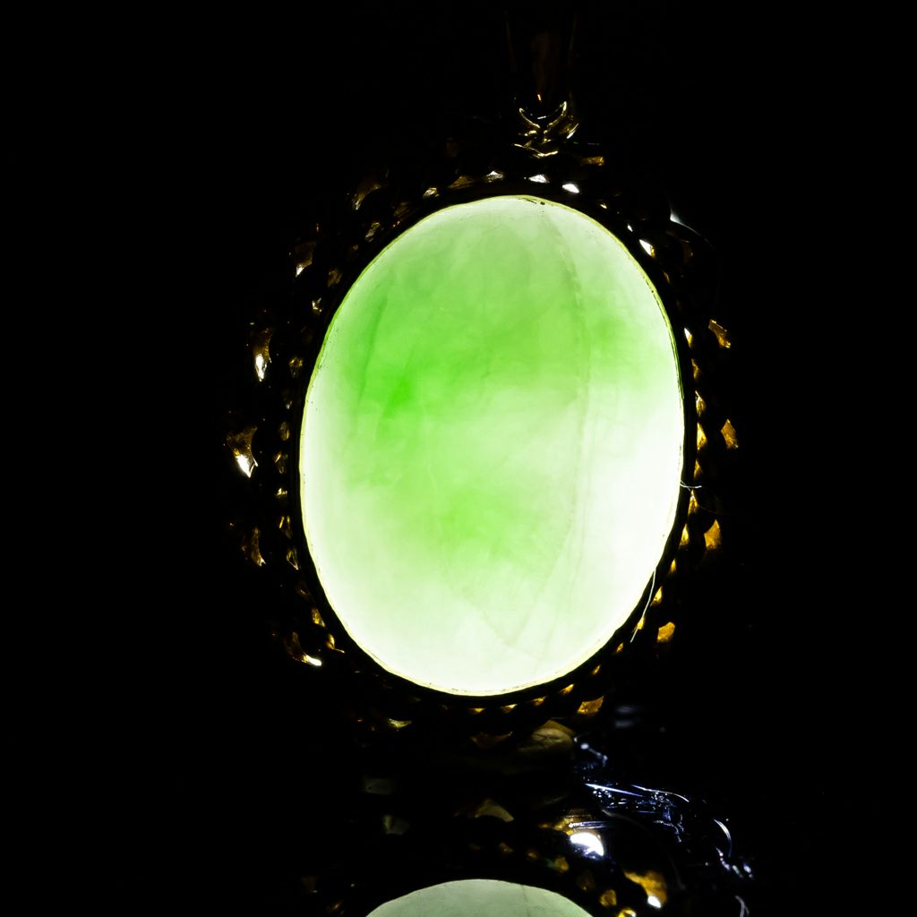 翡翠ペンダント