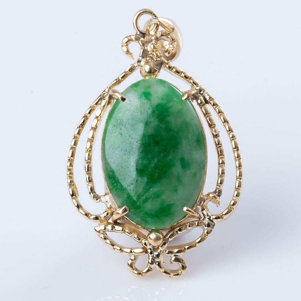 翡翠ペンダント