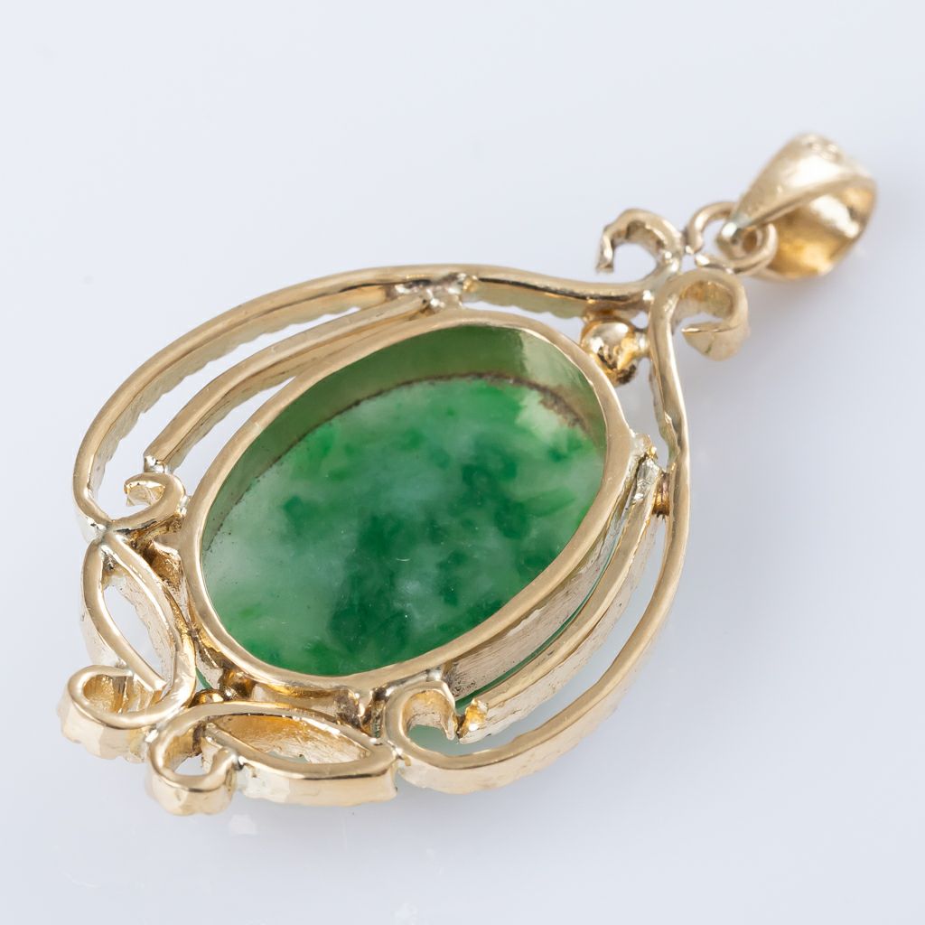 翡翠ペンダント