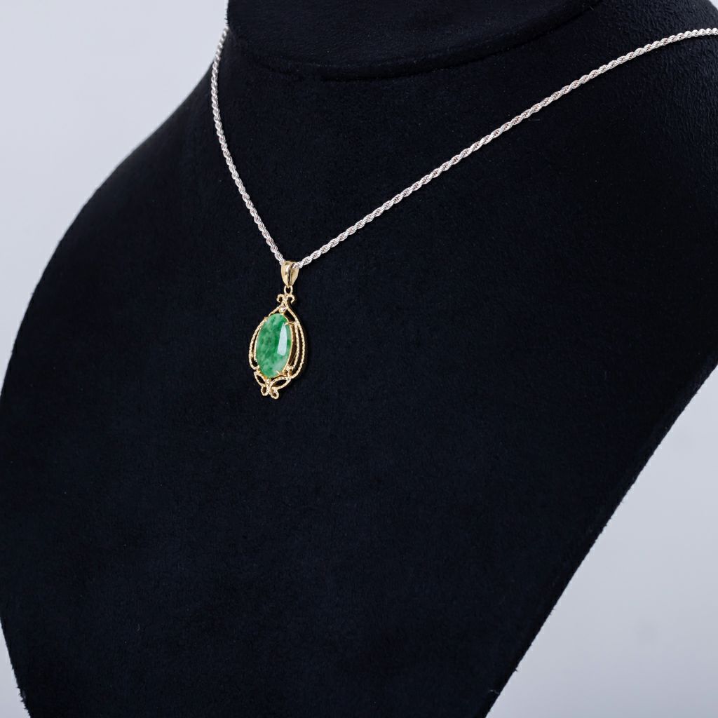 翡翠ペンダント