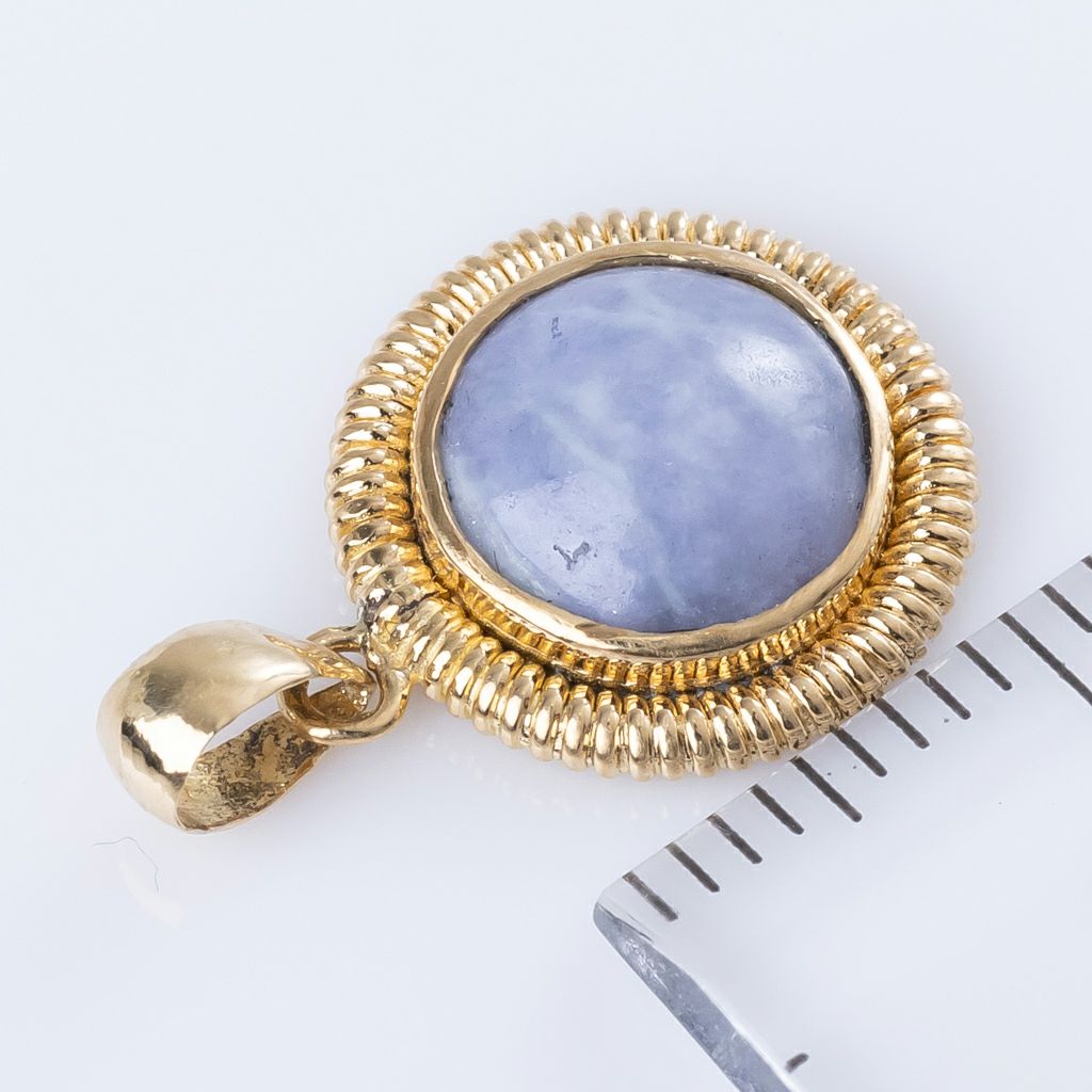 翡翠ペンダント