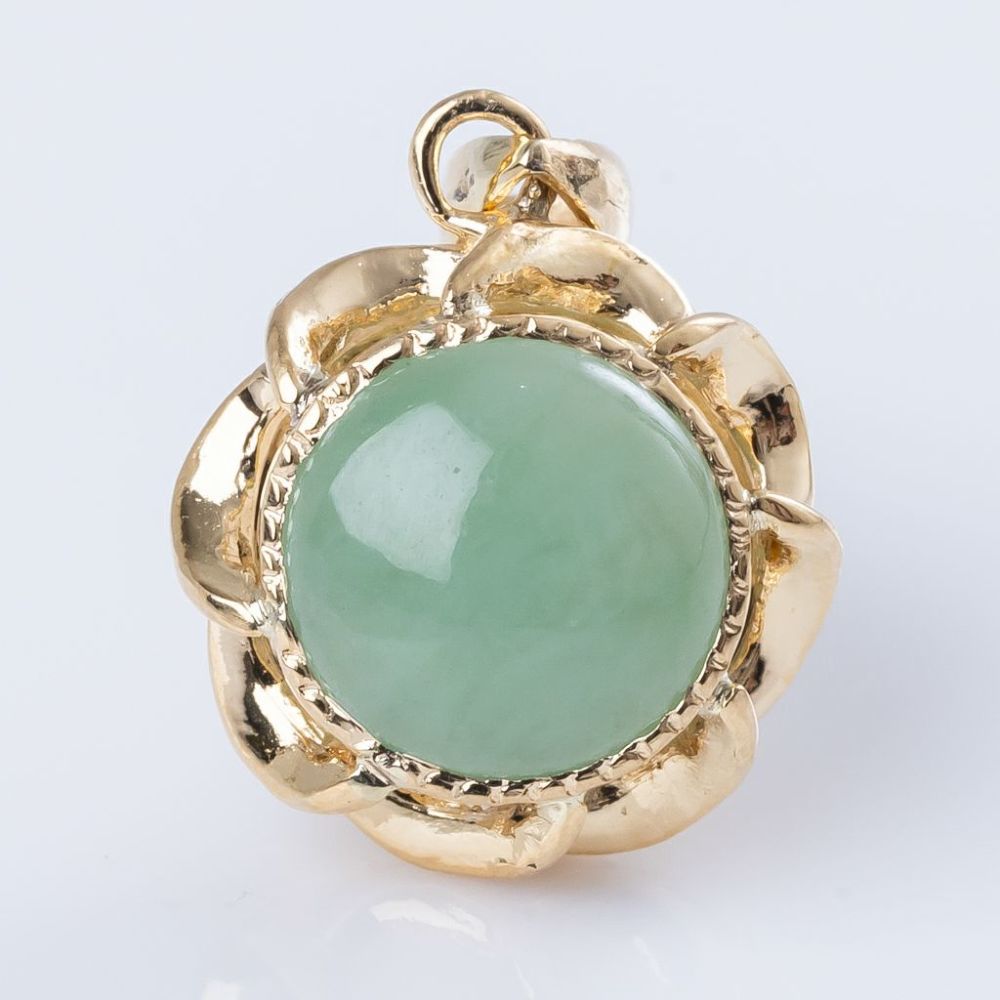 翡翠ペンダント